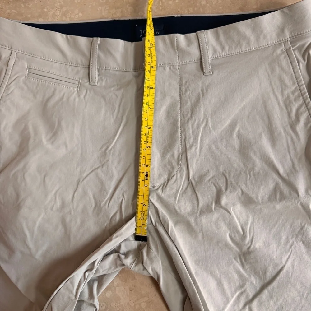 J Crew 7 Inch Tech Short Light Beige Mens Size 32